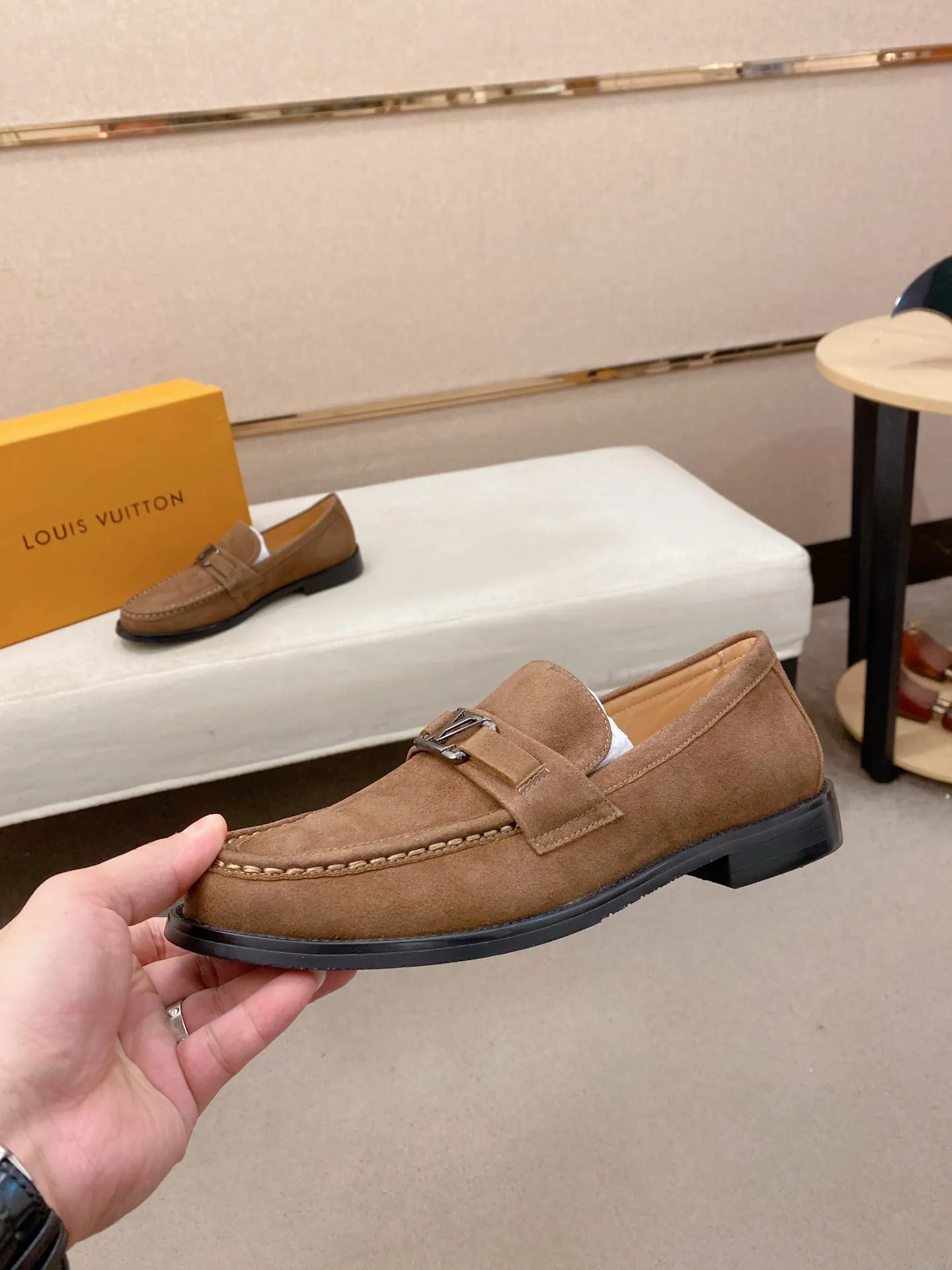 Men's shoes 💰 500💰⚡️New models available⚡️Louis Vuitton (Louis Vuitton/LV) casual, business formal wear! Made with pure Italian craftsmanship, the upper is made of first-layer cowhide, which is full of texture! The lining is cowhide and the original rubber leather shoe outsole. The style is atmospheric and comfortable! Positive code 38-44